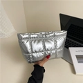 Elegante pochette quadrata trapuntata argento con finitura metallica moda autunno - Argento