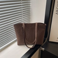 Grand sac cabas marron à imprimé léopard en daim avec fines bandoulières pour femme - Marron