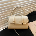 Elegante bolso bandolera beige con textura cruzada y cadena dorada para mujer - Champán