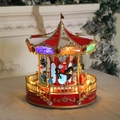 Detalle del carrusel musical con luces LED de colores y relieves dorados navideños - Techo Grande Rojo (28*23*23cm)
