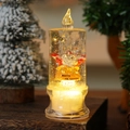 Dettaglio candela LED natalizia con glitter argento e decorazione di Babbo Natale - Babbo Natale con Sacco d'Oro (Stile B)