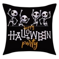 Dettaglio della federa per cuscino in lino di Halloween con quattro scheletri e testo festa - 45x45 cm / Stile Scheletro Cartoon (23YM60-1)