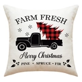 Detail des Weihnachtskissenbezugs mit Vintage-Truck und rotem Karo-Baum auf Leinenstoff - Vintage LKW Weihnachtsbaum Stil (23YM81-1)