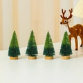 Set di quattro mini alberi di Natale da 10 cm verde sfumato con glitter e base legno - Bicolore Verde Scuro e Verde Chiaro (Confezione da 4)