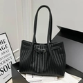 Bolso tote grande de cuero tejido negro con patrón en V para la moda diaria de oficina - Negro
