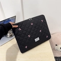 Funda acolchada negra para portátil con bordado de lazos rosas y doble cremallera - Grande / Negro