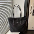 Bolso tote minimalista de tela oxford negra con gran capacidad y correas de hombro - Negro