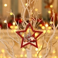 Étoile de Noël lumineuse en bois avec gnome rouge, sapins et lumières LED chaleureuses - Forme d'Étoile