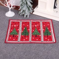 Set de table rouge de Noël avec motifs de sapins verts et flocons de neige pour la fête - Style Sapin de Noël