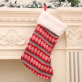 Rood en grijze gebreide kerstsok met witte sneeuwvlokpatronen en een pluche rand - Gestreept Stijl
