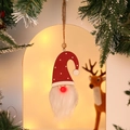 Gnomo di Natale luminoso a pois rossi appeso a rami di pino per decorazioni festive - Cappello Rosso A Pois
