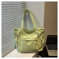 Dettaglio borsa tote verde chiaro con tasche multiple e pratica chiusura a coulisse - Verde