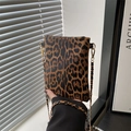 Modische Handytasche mit Leopardenmuster und goldener Kette für Damen - Braun