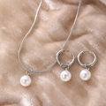 Elegante set di gioielli in acciaio inossidabile con collana e orecchini di perle - Stile Argentato (F2192)