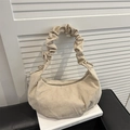 Borsa hobo beige minimalista con manico a pieghe e finitura opaca in interni - Bianco