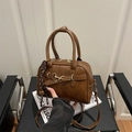 Borsa Boston vintage marrone in similpelle con fibbia dorata e tracolla - Marrone Scuro