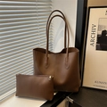 Sac fourre-tout minimaliste en cuir marron foncé avec pochette assortie pour femme - Marron
