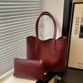 Grand ensemble cabas bordeaux avec pochette zippée assortie et longues bandoulières - Bordeaux