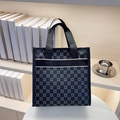 Bolso tote azul marino con patrones geométricos blancos y asas de tela - Negro