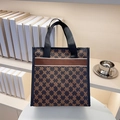 Bolso tote con monograma retro con rayas marrones y asas tejidas negras duraderas - Marrón