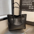 Elegante borsa tote nera con trama litchi e spalline sottili per lo stile autunnale - Nero