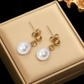 Eleganti orecchini a goccia in acciaio inossidabile dorato con perle bianche e scatola - Stile a Goccia Dorata (C9181)