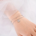 Bracciale a doppio strato in acciaio inossidabile con ciondolo a margherita e perle - Stile Argentato (F1402)