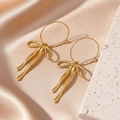 Orecchini a cerchio in acciaio dorato con pendenti a fiocco eleganti e sinuosi - Stile Fiocco di Nastro Dorato (F951) / Oro