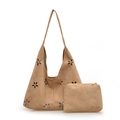 Grande borsa hobo marrone con motivi floreali tagliati al laser e pochette coordinata - Cachi