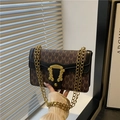 Borsa a tracolla vintage marrone con monogramma, catena dorata e fibbia retrò - Marrone