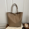 Bruine tote bag van leer met textuur en lange handvatten voor stijlvol woon-werkverkeer - Khaki