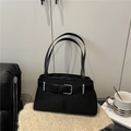Bolso de hombro negro minimalista de nailon con detalle de hebilla de cuero y doble correa - Negro