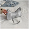 Borsa sottobraccio argento con texture a grana e finitura metallica su tessuto bianco - Argento