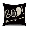 Detalle de funda de cojín de lino para Halloween con estampado BOO! y araña - Estilo Letras BOO Araña (23YM132-4)
