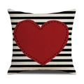 Detalle de funda de cojín de lino con rayas blancas y negras y estampado de corazón rojo - Estilo Rayas Horizontales Blanco Negro Corazón Rojo (YM159-3)