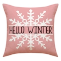 Vue détaillée de la housse de coussin rose avec flocons et texte HELLO WINTER - Style Flocon de Neige d'Hiver (23YM174-3) / Rose