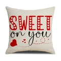 Kissenbezug zum Valentinstag mit Sweet on You Schriftzug und roten Herzmustern - Süßer Schriftzug Stil (YMV7-4)