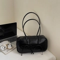 Sac bowling noir brillant avec nœuds sur un bureau avec ordinateur et casque - Noir