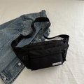 Marsupio in nylon nero con tracolla regolabile e tasche multiple con cerniera - Nero