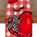 Detail eines Tischläufers mit rotem Herz, Be Mine-Schriftzug und Karo-Schleife - Rot Weiß Gingham Schleife Herz Stil (24ZQ1-6)