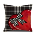 Dettaglio federa in lino con stampa a cuore rosso e fiocco a scacchi bianco e nero - 45x45cm / Stampa Cuore Scozzese con Fiocco (YMV24-3)