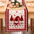 Detailansicht des Valentinstag-Tischläufers mit Gnomen, Herzen und Love-Schriftzug - Gnom Buffalo Karo