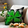 Coussin décoratif en lin avec trèfle vert et carreaux noirs et blancs pour la Saint-Patrick - Style Grand Trèfle / 45*45cm (Housse Uniquement)