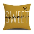 Detail eines gelben Leinenkissenbezugs mit SWEET summer Druck und Sonnenmotiv - Sweet Summer Buchstabendruck Stil (YMS43-1)