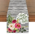 Detail eines geblümten Leinentischläufers mit Home Sweet Home-Text auf Holzhintergrund - Schwarz Weiß Dünne Streifen Vintage Floral (ZQ14-8)