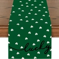 Detail van de linnen tafelloper voor St. Patrick's Day met klaver en Lucky tekst - 33*180cm / Donkergroene Klaver Lucky Stijl (ZQ13-13)