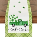 Detail van Sint-Patrick's Dag tafelloper met klaverwagen print en groene geruite randen - 33*180cm / Lucky Groene Vrachtwagen Geruit Stijl (ZQ13-16)