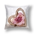 Detail van zacht vierkant kussen met een houten hart en roze rozen-opdruk - Houten Hart Frame en Roos (YMC15-3)