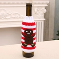 Housse de bouteille de Noël tricotée à rayures rouges et blanches avec bonhomme de pain d'épice - Bonhomme de Pain d'Épices