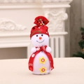 Weihnachts-Schneemann-Geschenktüte mit rotem Kordelzug-Hut und gestricktem Schal - Rot